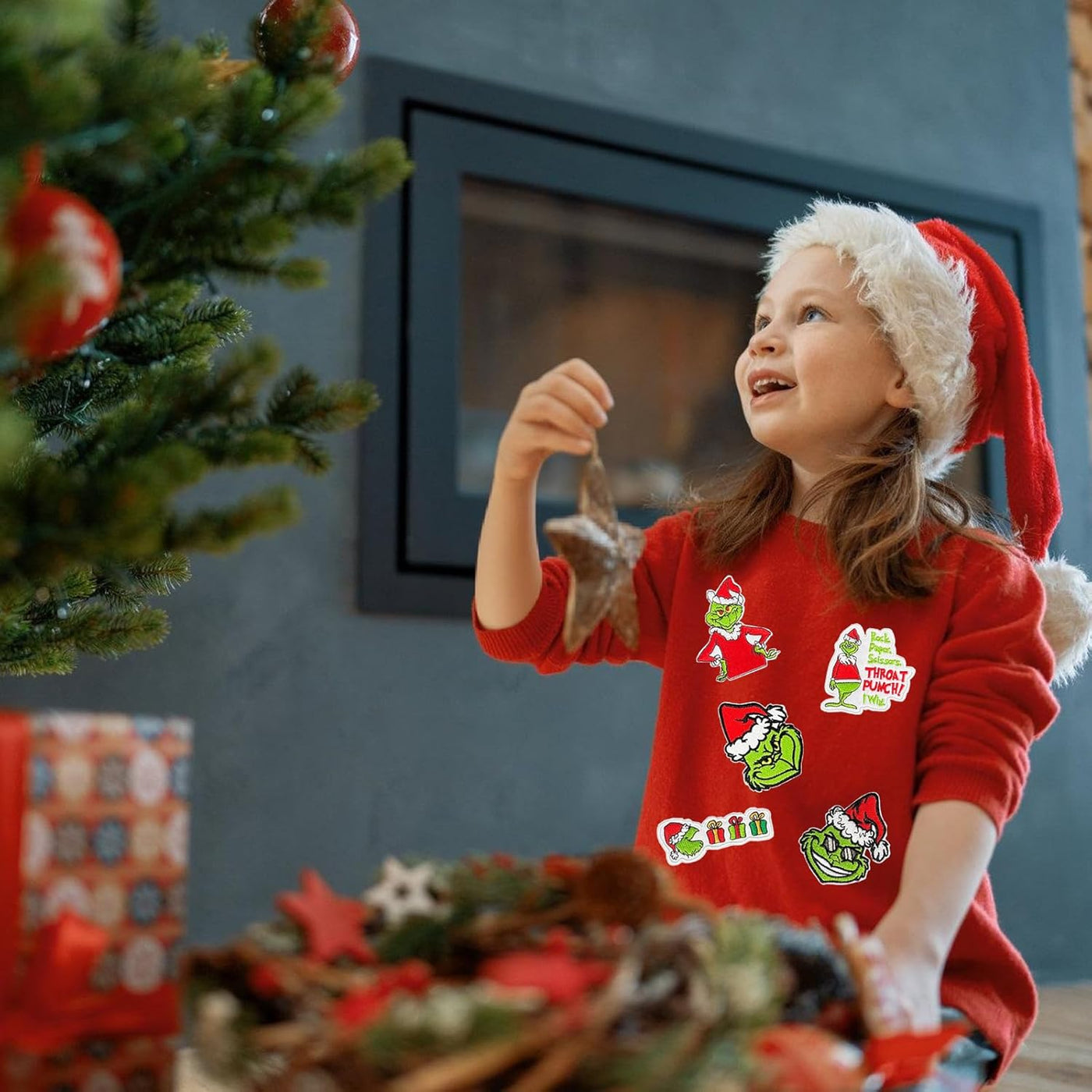 9Pcs Christmas Iron on Patches, Embroidered Sew Applique Repair Patch for T-Shirts Hats Backpacks Clothing, Sew On/Iron on Patch Applique for Christmas Decoration DIY Accessories (Green)